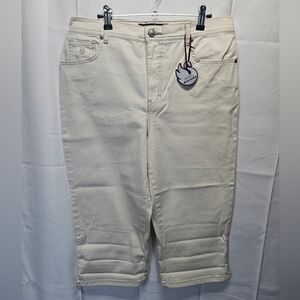 Gloria Vanderbilt NWT Cream Knee-Length Pants Sz 12
